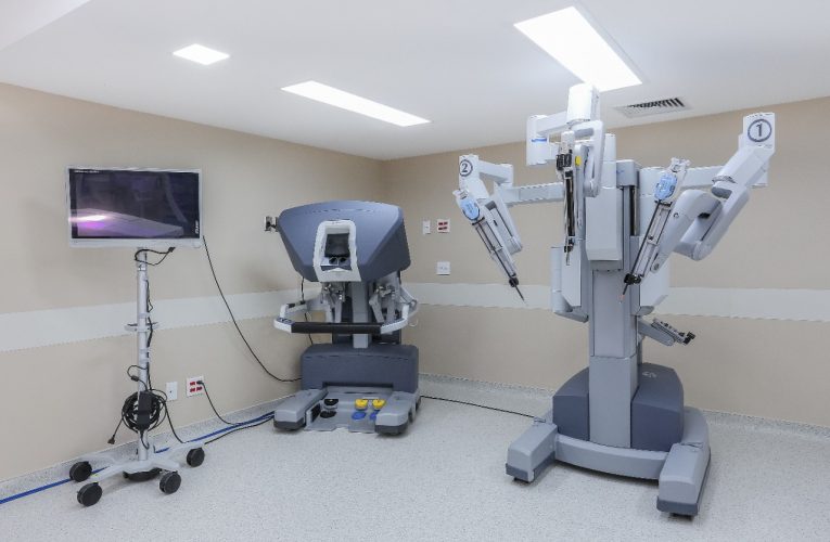 Cirurgia robótica traz benefícios para médicos e pacientes
