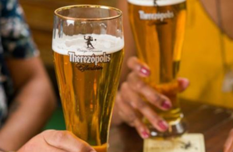 Cerveja Therezópolis distribui brindes em pontos de venda em Minas Gerais