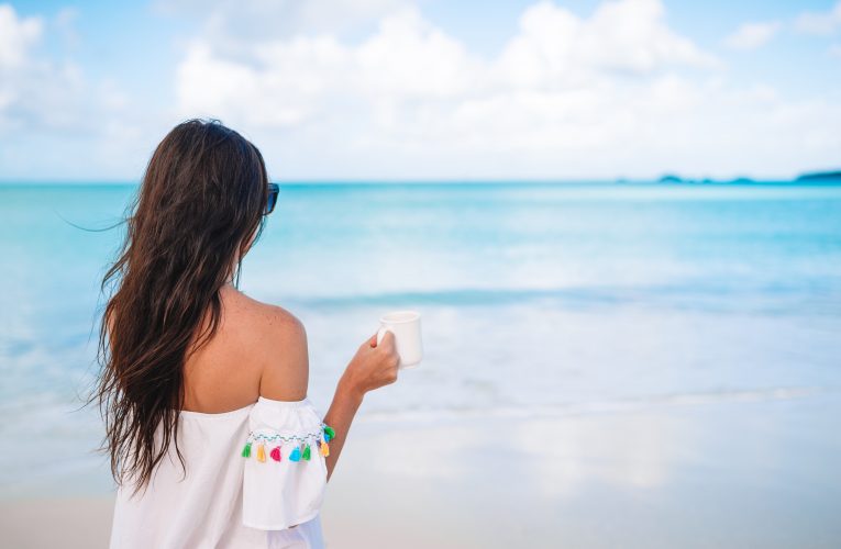 Beber chá quente em dia de calor pode refrescar, segundo pesquisa