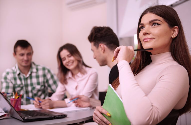 Exigência de inglês na contratação demanda preparação dos candidatos