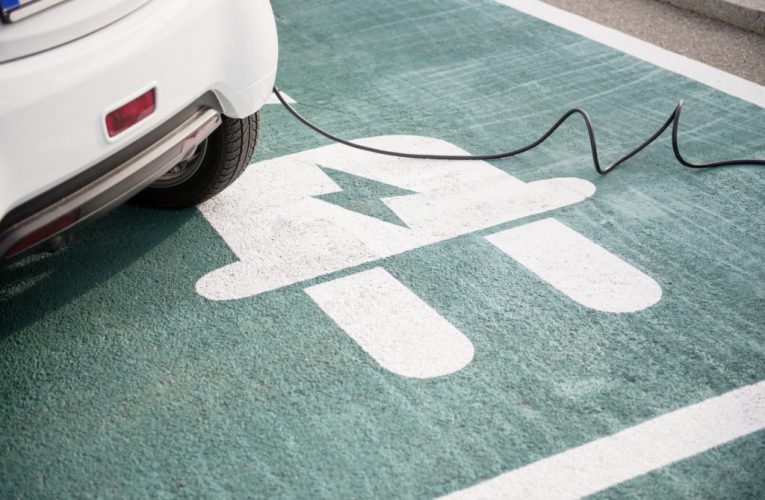 Carros elétricos apresentam vantagens do ponto de vista ambiental