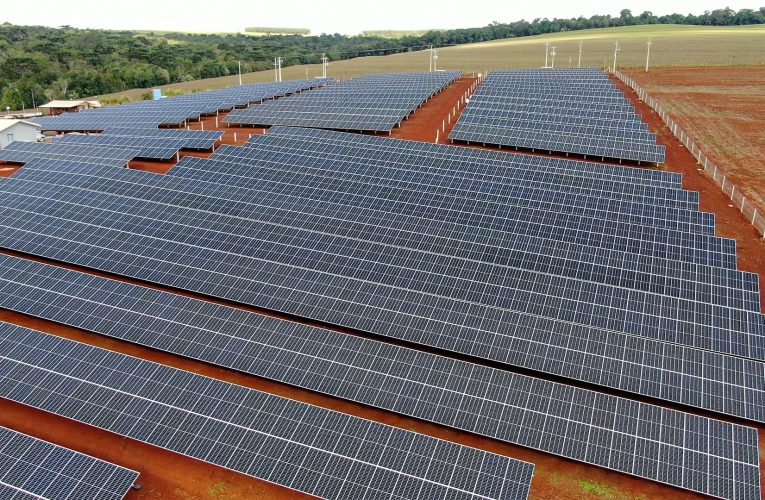 Busca por economia aumenta a procura por aluguel de usinas fotovoltaicas no Brasil