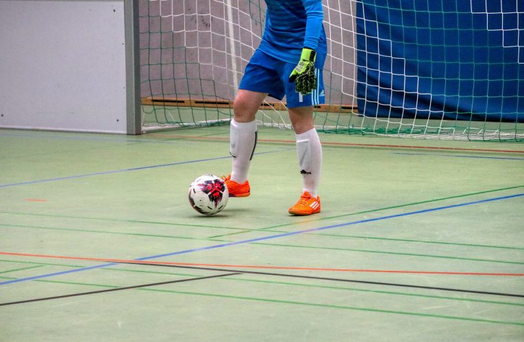 Ex-goleiro de futsal ganha processo por dano moral e acúmulo de função