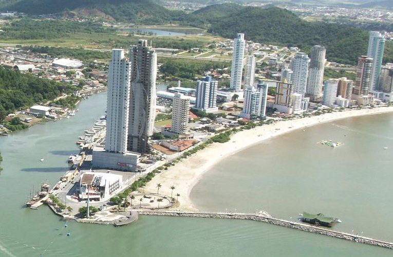 Praias brasileiras ganham evidência com proximidade do verão