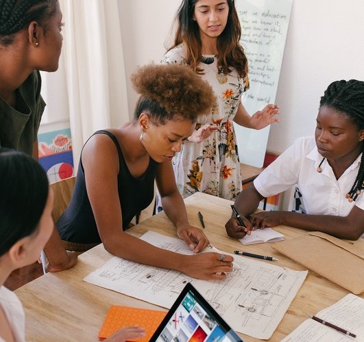 Mulheres alcançam lideranças, mas enfrentam desafios