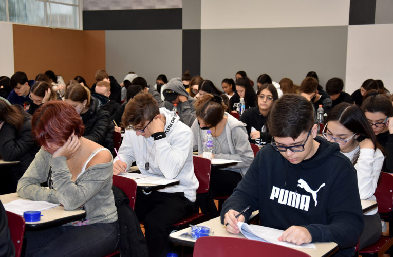 Mais de 2,5 mil estudantes participam de simulado do Enem