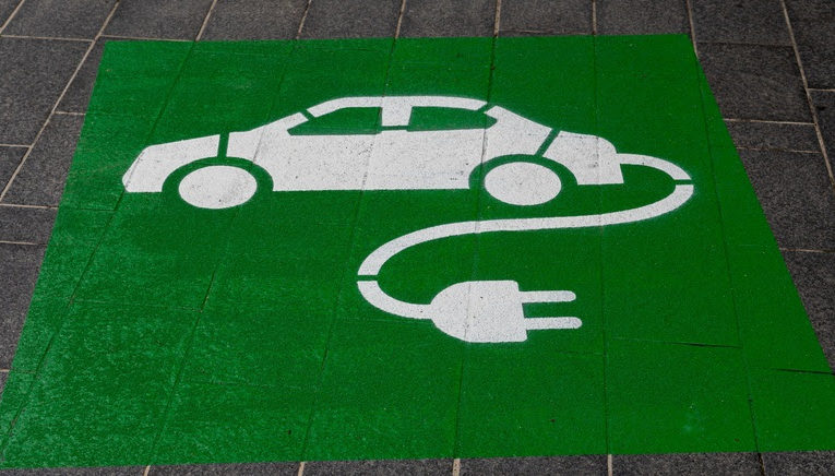 Vendas de veículos elétricos e híbridos leves aumentam 78% em 2022