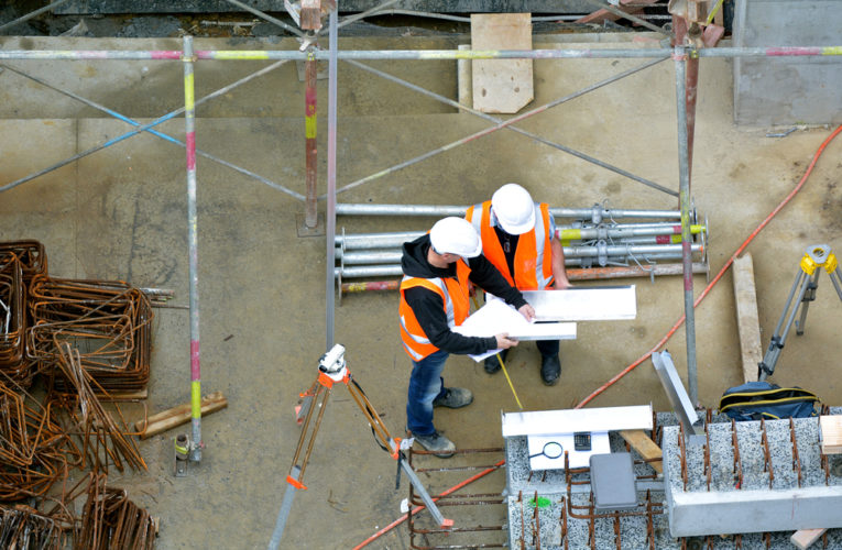 Cinco vantagens em investir no setor de franquia de construção civil