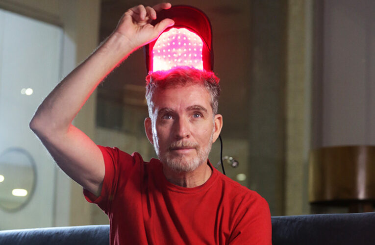 Luz de LED vermelho auxilia no combate à queda de cabelo