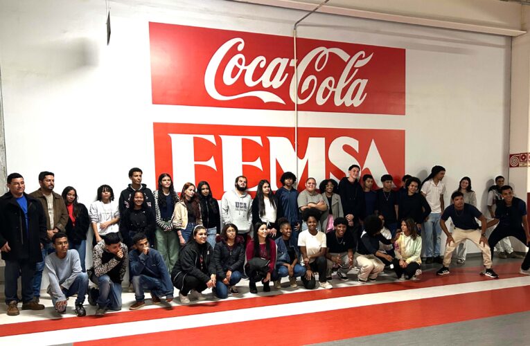 Jovens de Itabirito e Nova Lima visitam a fábrica da Coca-Cola FEMSA Brasil e participam de curso