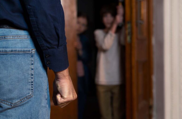 Síndicos e moradores têm papel ativo na proteção das vítimas de violência doméstica nos condomínios