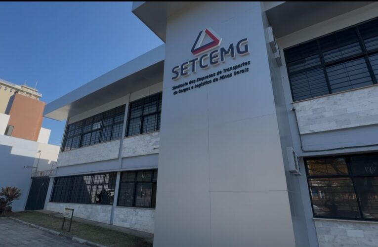 Entidade em BH faz campanha de arrecadação de água para municípios atingidos pelas chuvas na Zona da Mata mineira